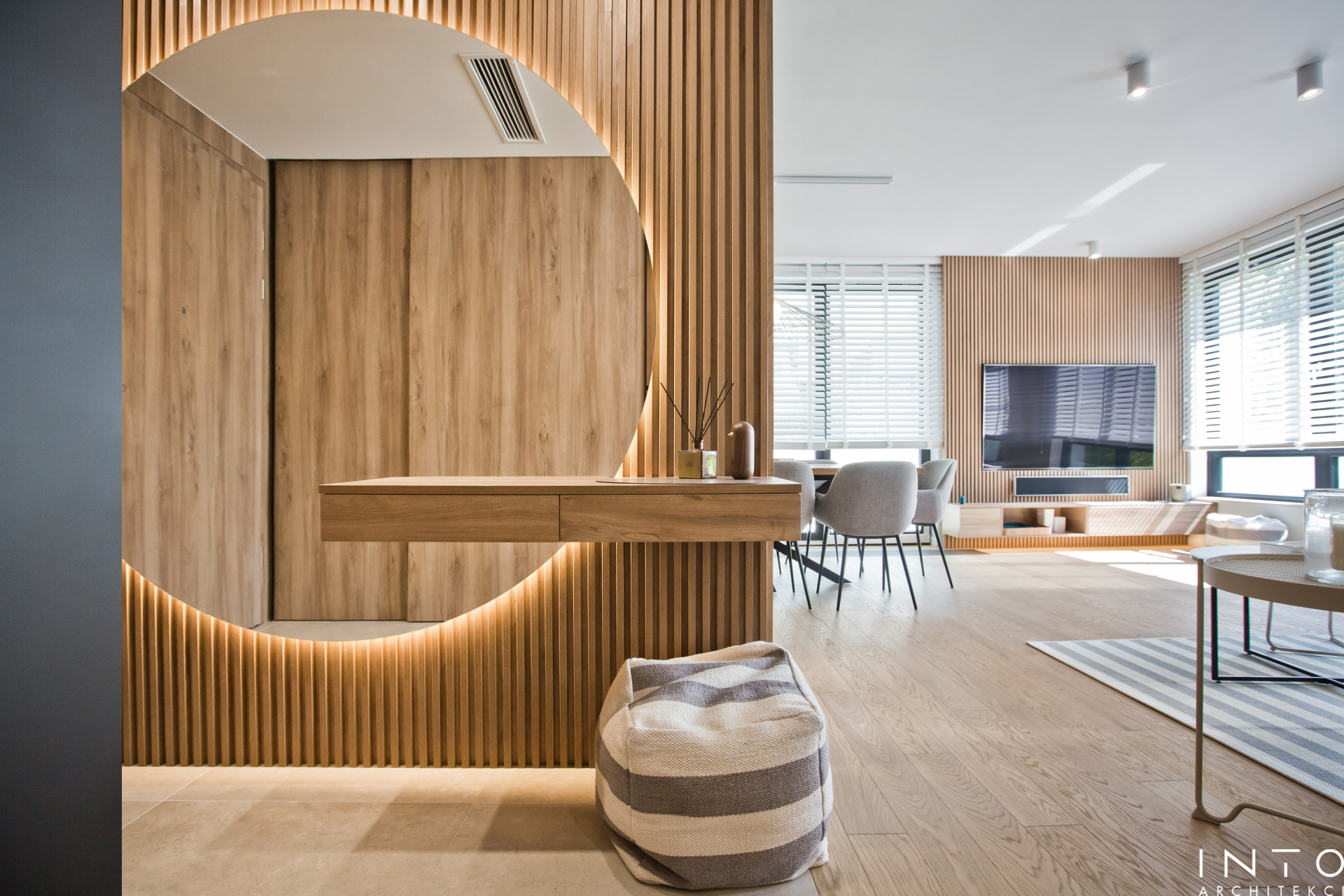 Nadmorski apartament w Sopocie – projekt wnętrza blisko plaży