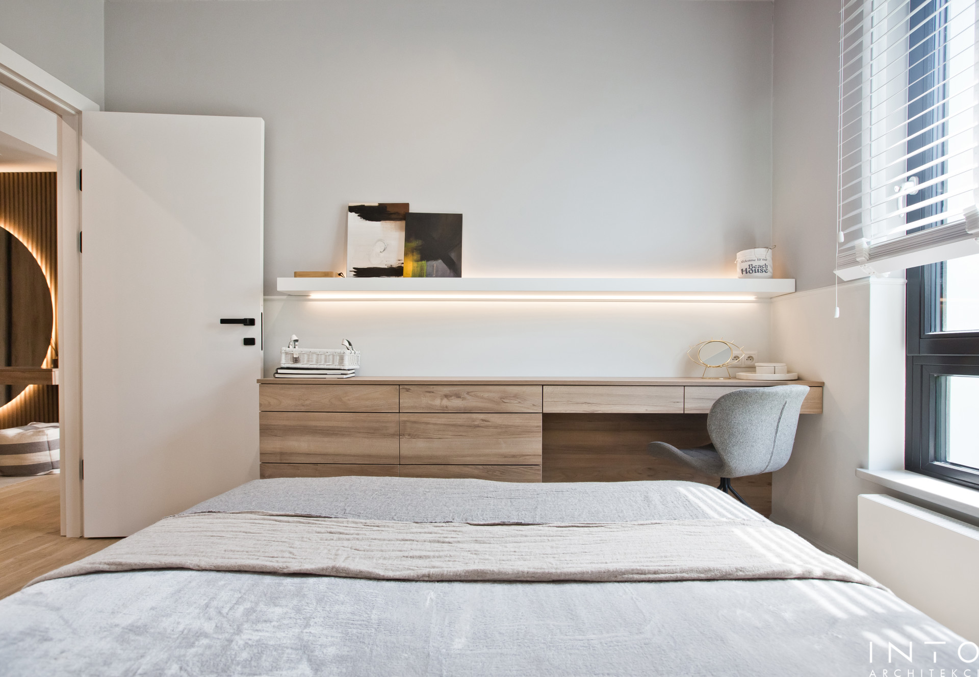 Nadmorski apartament w Sopocie – projekt wnętrza blisko plaży
