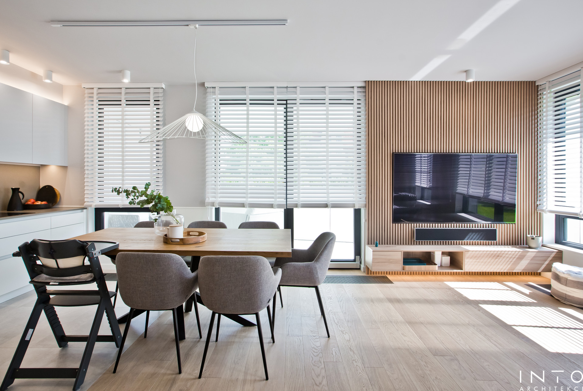 Nadmorski apartament w Sopocie – projekt wnętrza blisko plaży